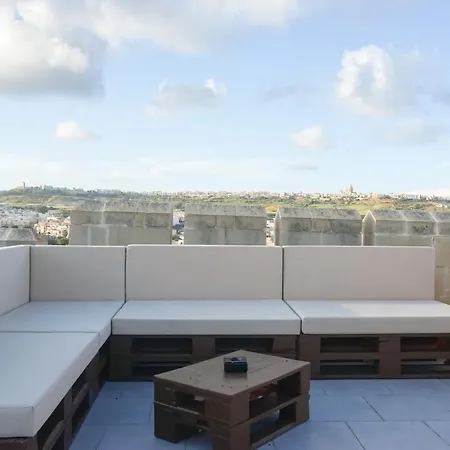 Getawaynpetto Private Duplex Maisonette With Jacuzzi Hot Tub Mgarr Exterior photo