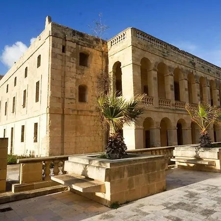 Getawaynpetto Private Duplex Maisonette With Jacuzzi Hot Tub Mgarr Exterior photo