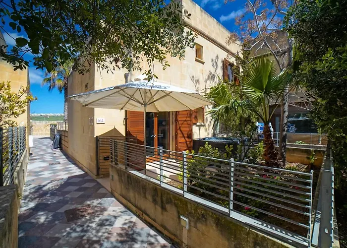 Getawaynpetto Private Duplex Maisonette With Jacuzzi Hot Tub