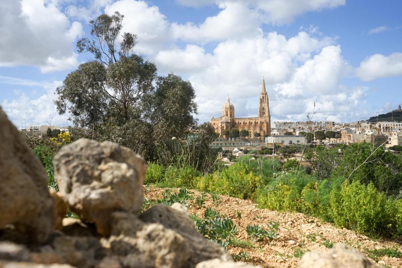 Getawaynpetto Private Duplex Maisonette With Jacuzzi Hot Tub Holiday home Mgarr