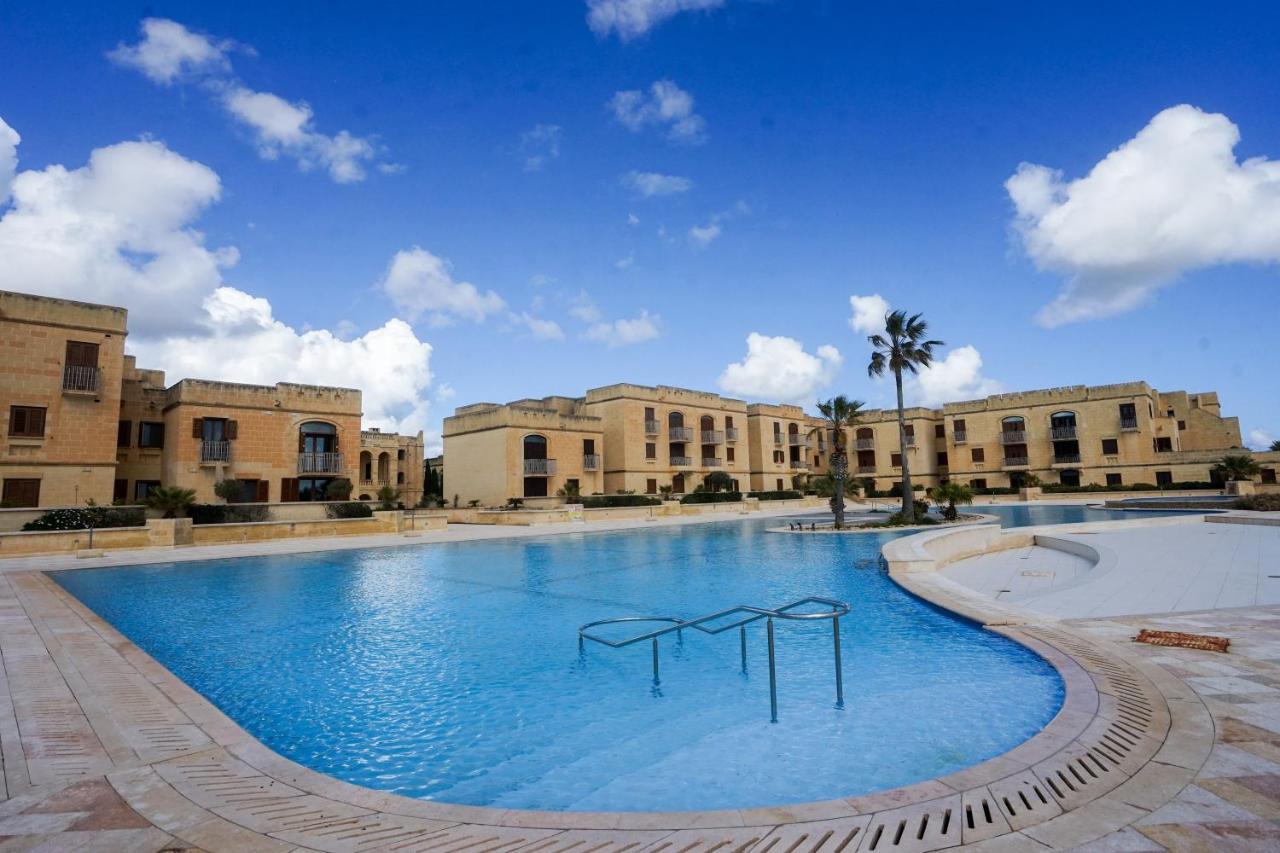 Getawaynpetto Private Duplex Maisonette With Jacuzzi Hot Tub *