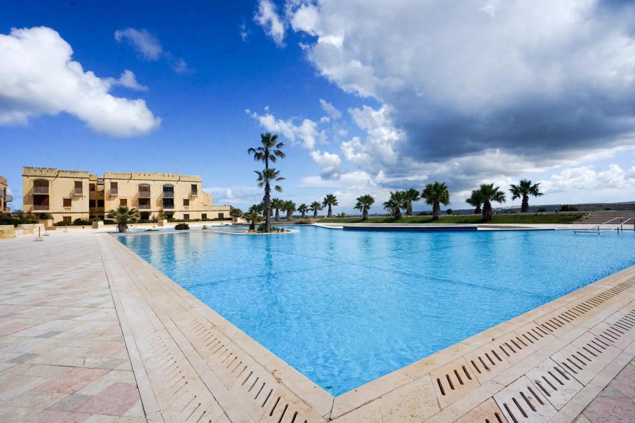 Getawaynpetto Private Duplex Maisonette With Jacuzzi Hot Tub