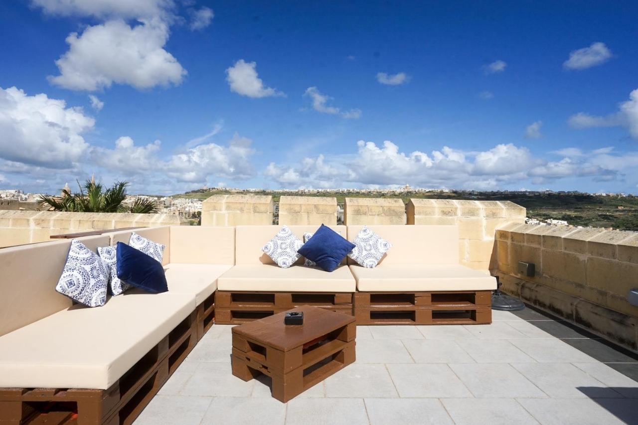 Getawaynpetto Private Duplex Maisonette With Jacuzzi Hot Tub Holiday home Mgarr