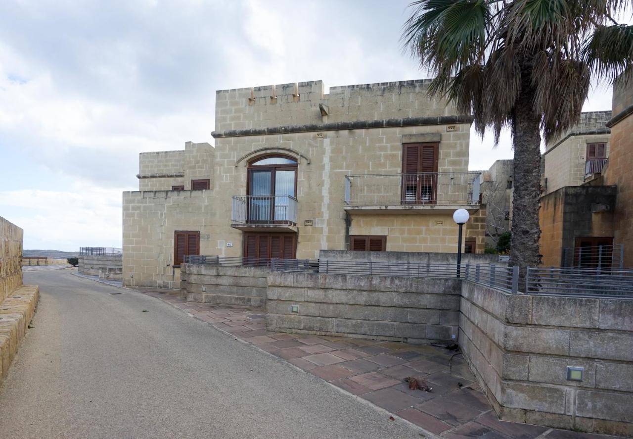 Holiday home Getawaynpetto Private Duplex Maisonette With Jacuzzi Hot Tub