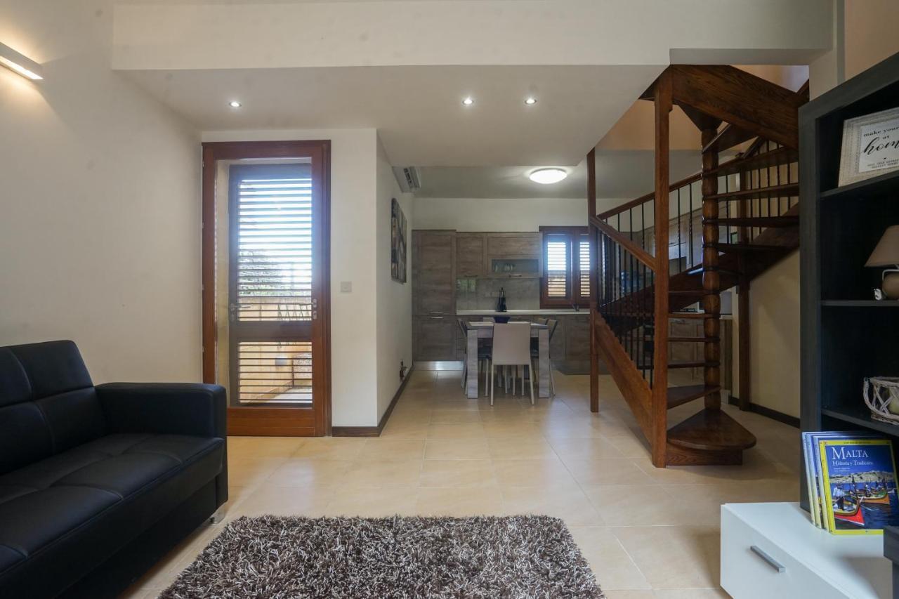 Holiday home Getawaynpetto Private Duplex Maisonette With Jacuzzi Hot Tub Mgarr