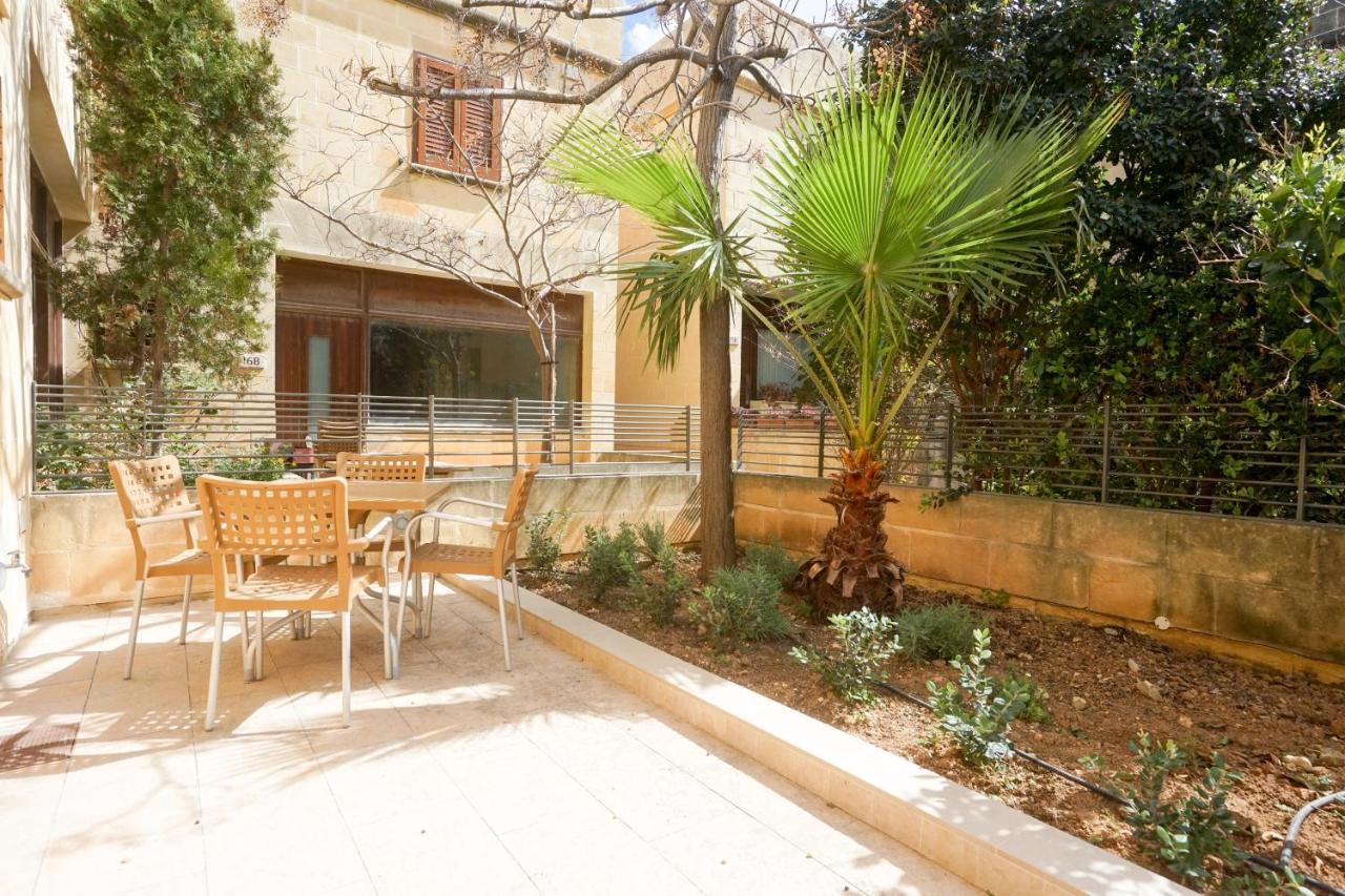 Getawaynpetto Private Duplex Maisonette With Jacuzzi Hot Tub Holiday home *