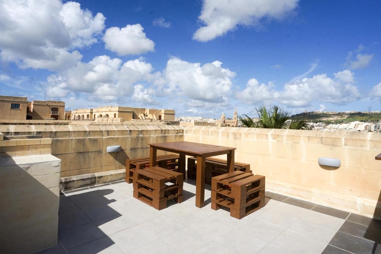 Getawaynpetto Private Duplex Maisonette With Jacuzzi Hot Tub Mgarr