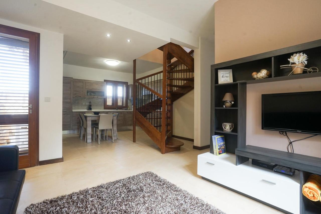 Getawaynpetto Private Duplex Maisonette With Jacuzzi Hot Tub * Mgarr