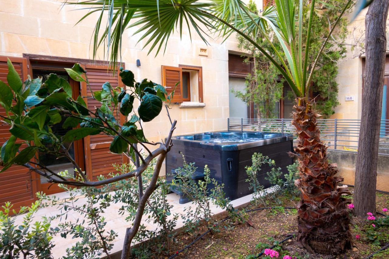 Getawaynpetto Private Duplex Maisonette With Jacuzzi Hot Tub *