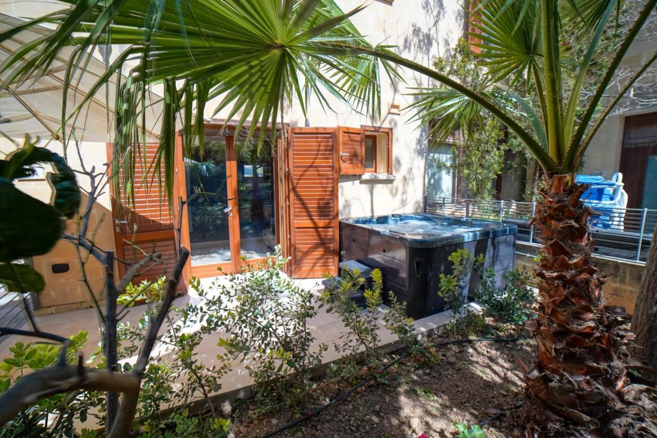 Getawaynpetto Private Duplex Maisonette With Jacuzzi Hot Tub Holiday home