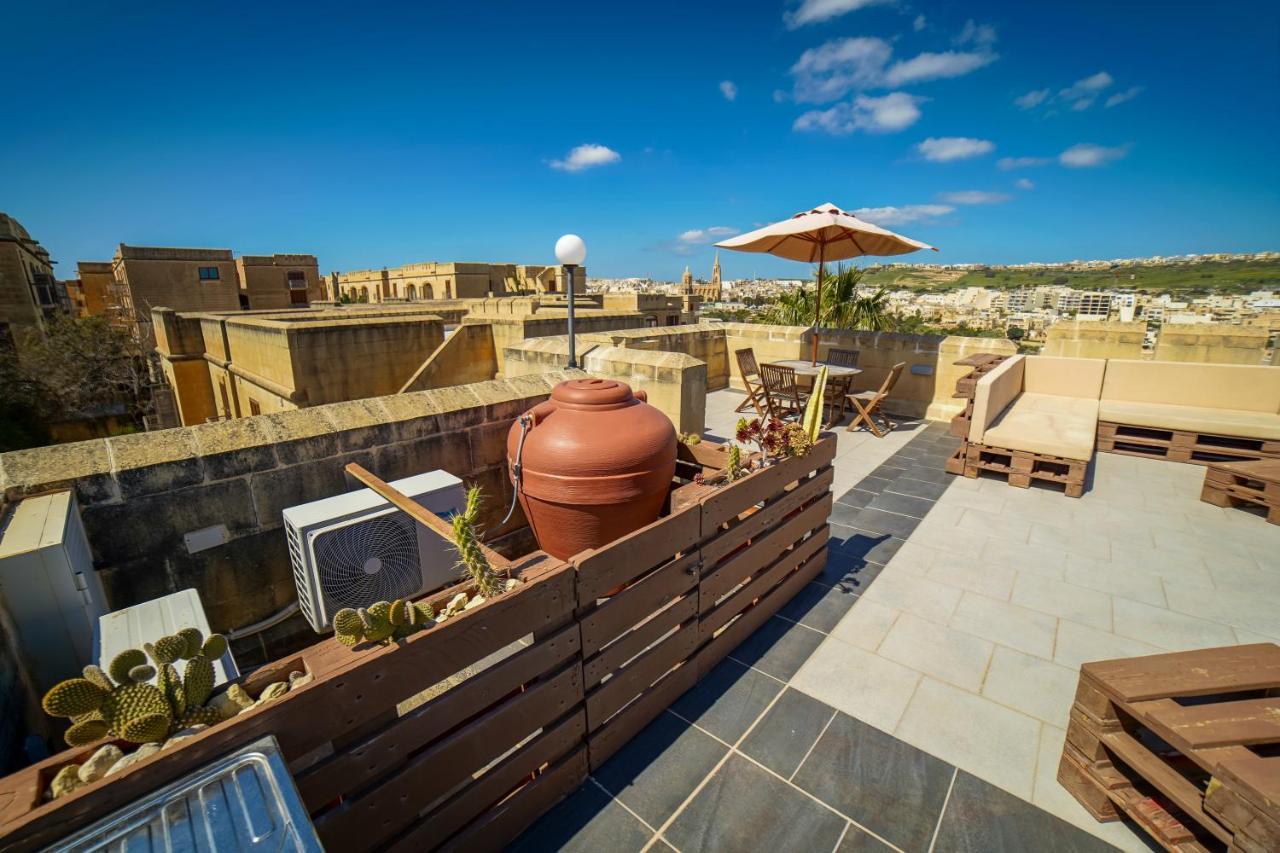 Holiday home Getawaynpetto Private Duplex Maisonette With Jacuzzi Hot Tub *