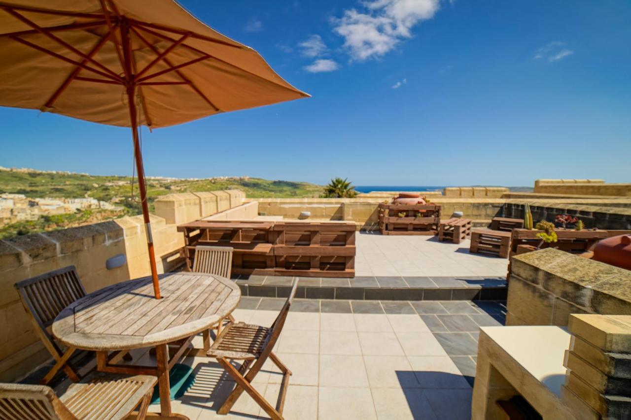 Getawaynpetto Private Duplex Maisonette With Jacuzzi Hot Tub Holiday home Mgarr