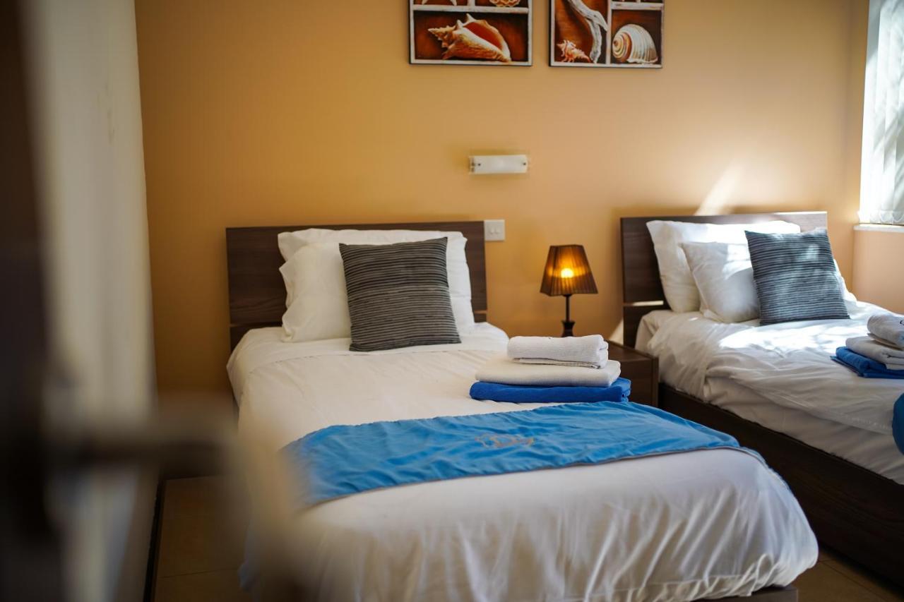 Holiday home Getawaynpetto Private Duplex Maisonette With Jacuzzi Hot Tub *