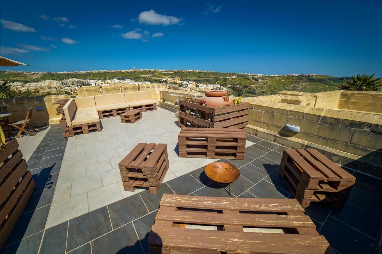 Getawaynpetto Private Duplex Maisonette With Jacuzzi Hot Tub Mgarr