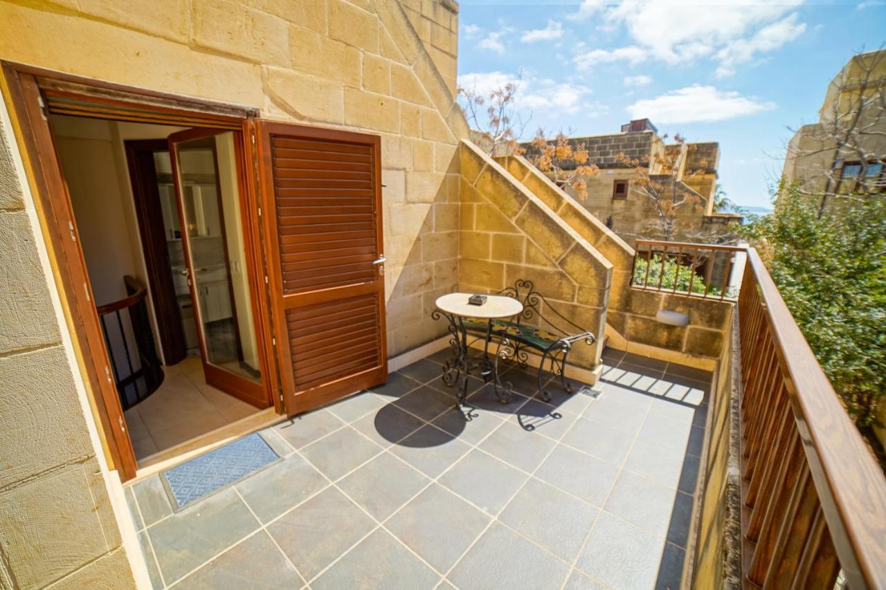 Holiday home Getawaynpetto Private Duplex Maisonette With Jacuzzi Hot Tub