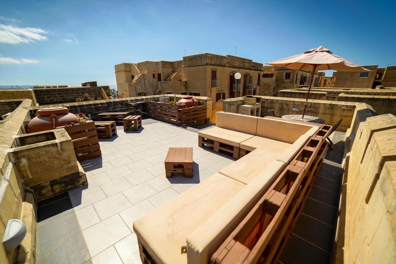 Getawaynpetto Private Duplex Maisonette With Jacuzzi Hot Tub Mgarr