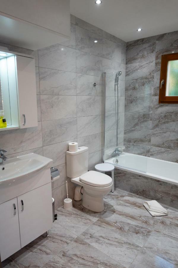 Getawaynpetto Private Duplex Maisonette With Jacuzzi Hot Tub Holiday home *
