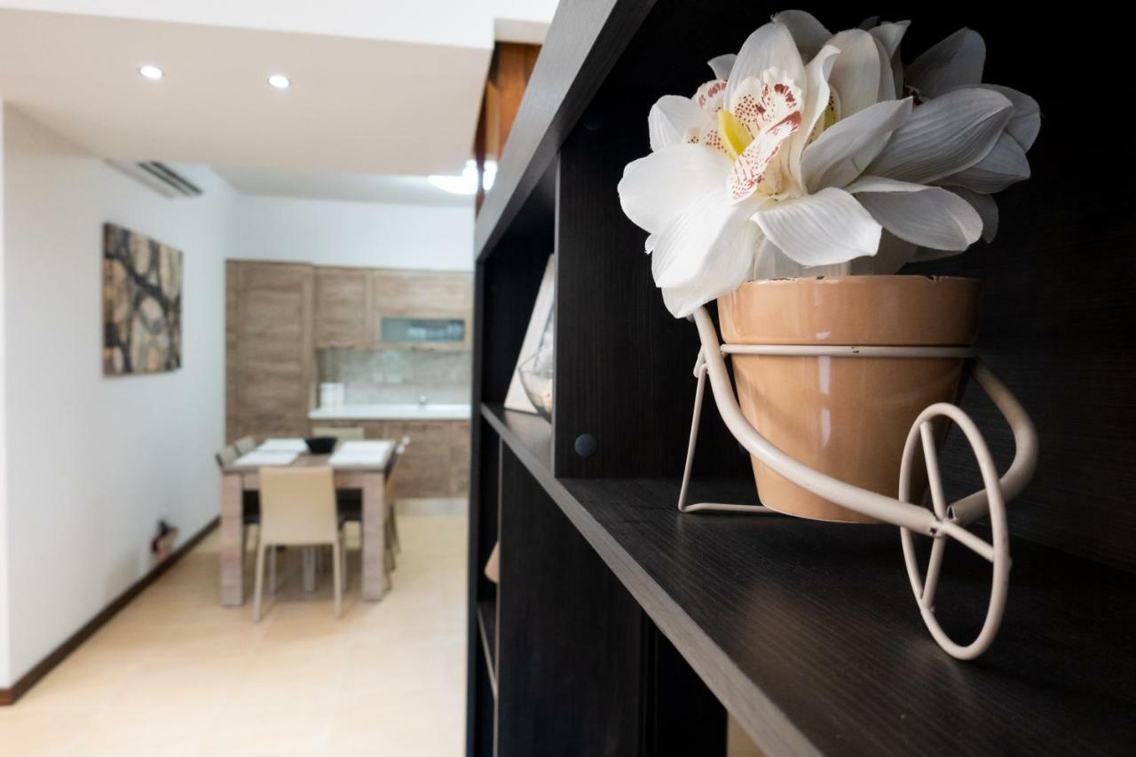 Getawaynpetto Private Duplex Maisonette With Jacuzzi Hot Tub Mgarr